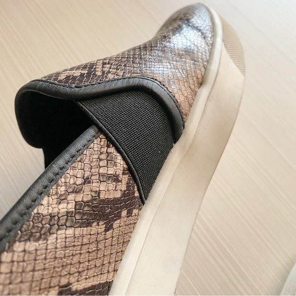 $225‼️VINCE. Blair Animal Snake Print Leather Slip On Sneakers Shoes Brown Comfy - Picture 4 of 8
